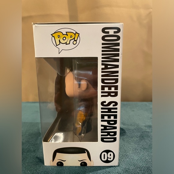 NIB Commander Shepard #09 Mass Effect Rare Vaulted Funko Pop - Picture 5 of 10